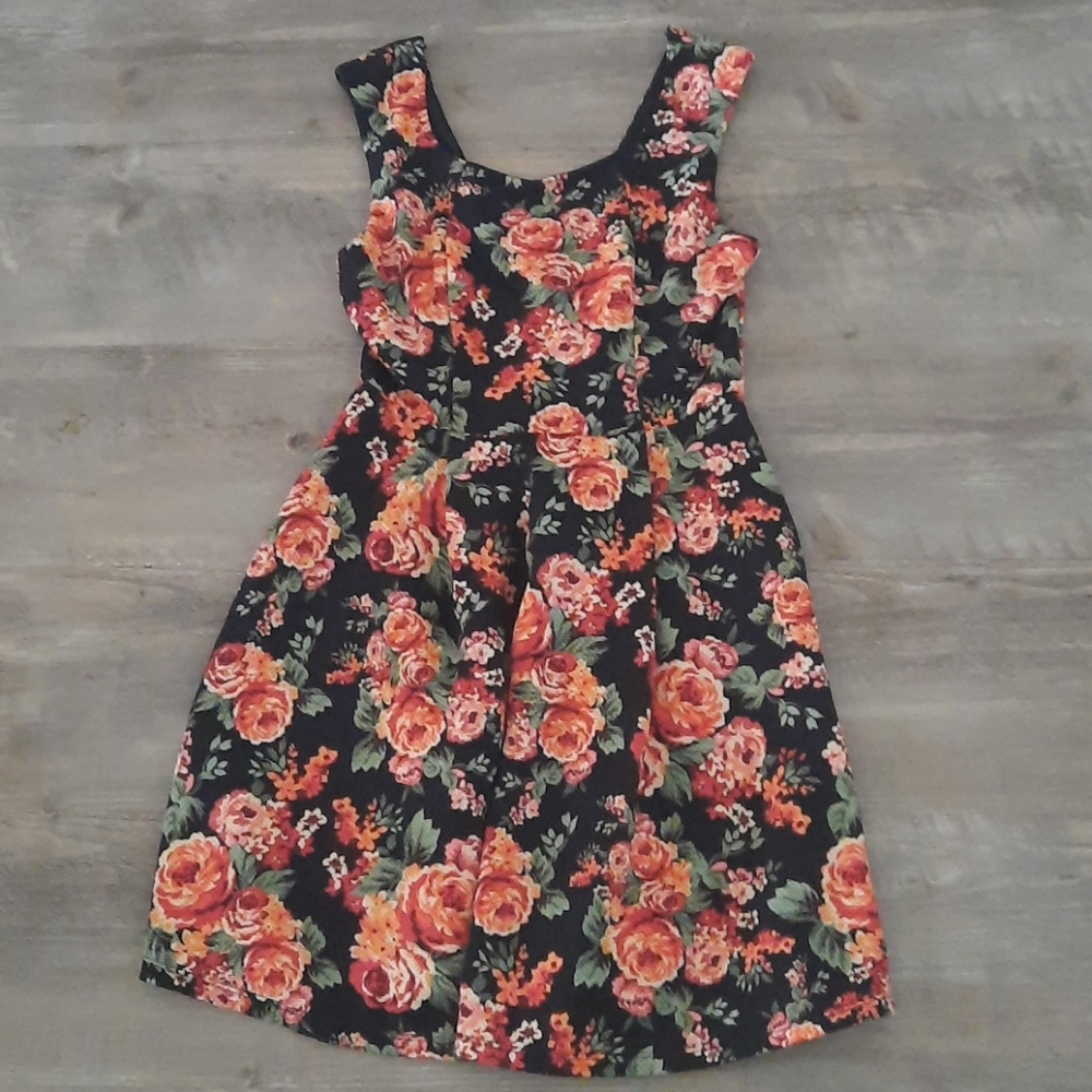 Dress‎